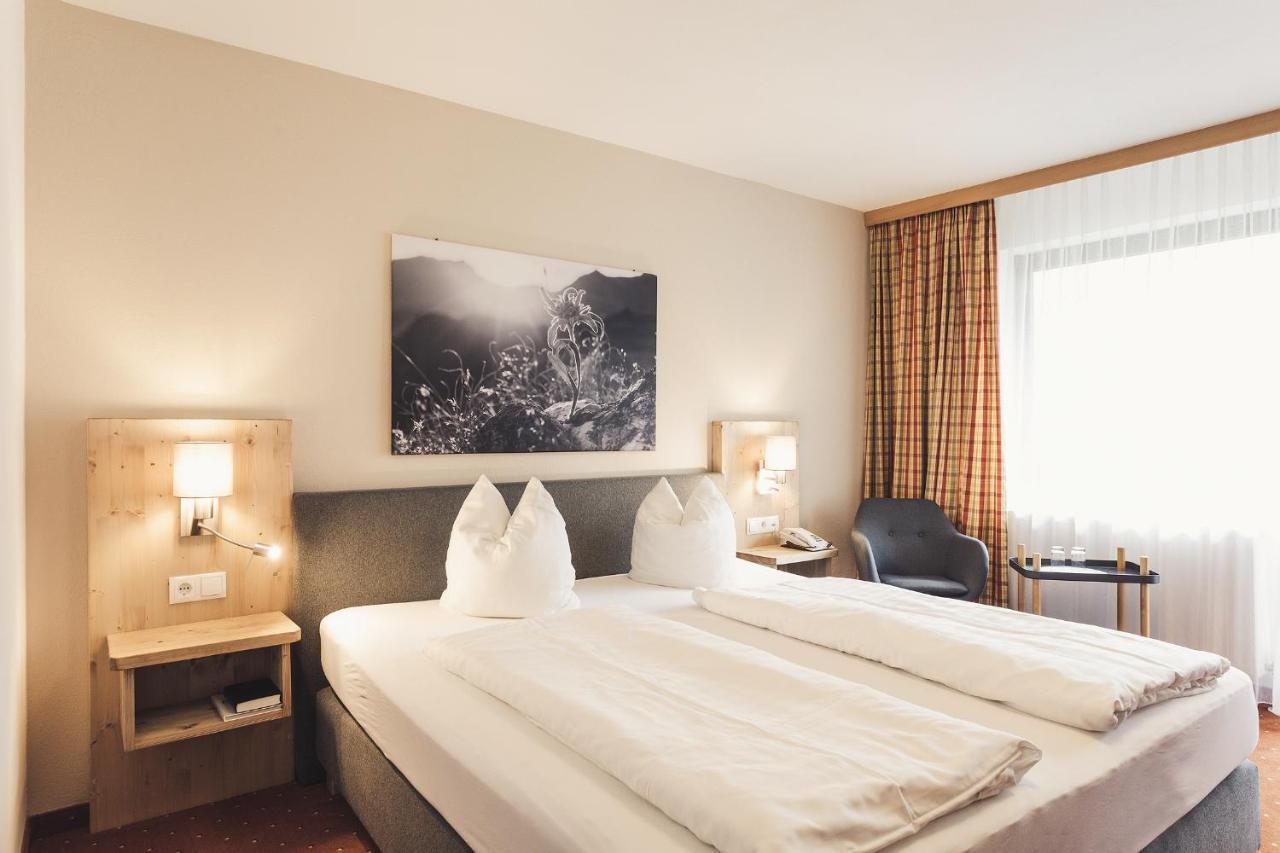 Hotel Johanna Mitten Im Oetztal Umhausen Exteriör bild