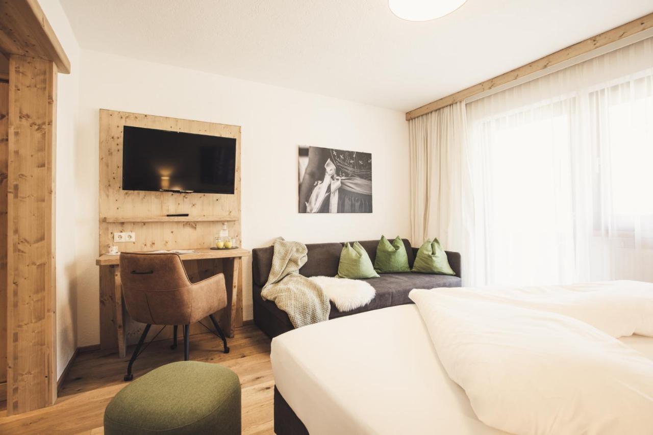 Hotel Johanna Mitten Im Oetztal Umhausen Exteriör bild