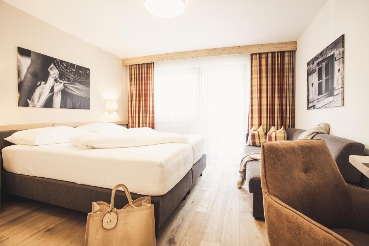 Hotel Johanna Mitten Im Oetztal Umhausen Exteriör bild